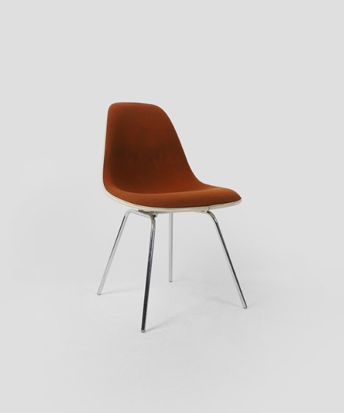 100057. eames chair