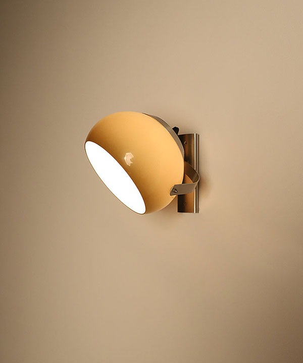 100153. Vintage Wall Lamp