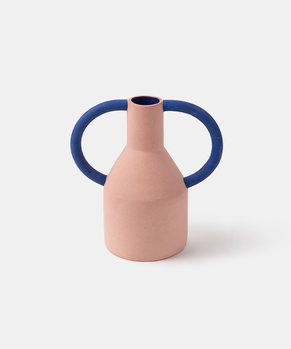 100254. blue handle vase in pink